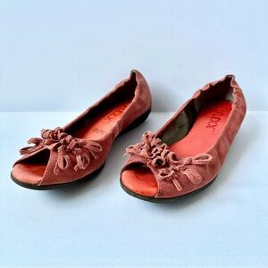 The Flexx Coral Lizard Peekaboo Flats with Bows Size 8 and 1/2 Medium